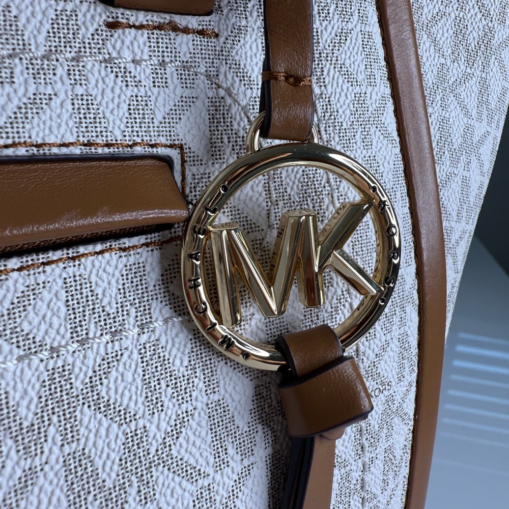 ‼️ Michael Kors Carine Medium Tote Bag NWT including DUST BAG! - Picture 5 of 11